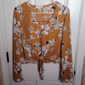 A Flower URBAN Romantics top